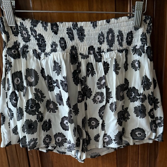 Paradise Found mini Skort NWOT ivory combo - Picture 3 of 6